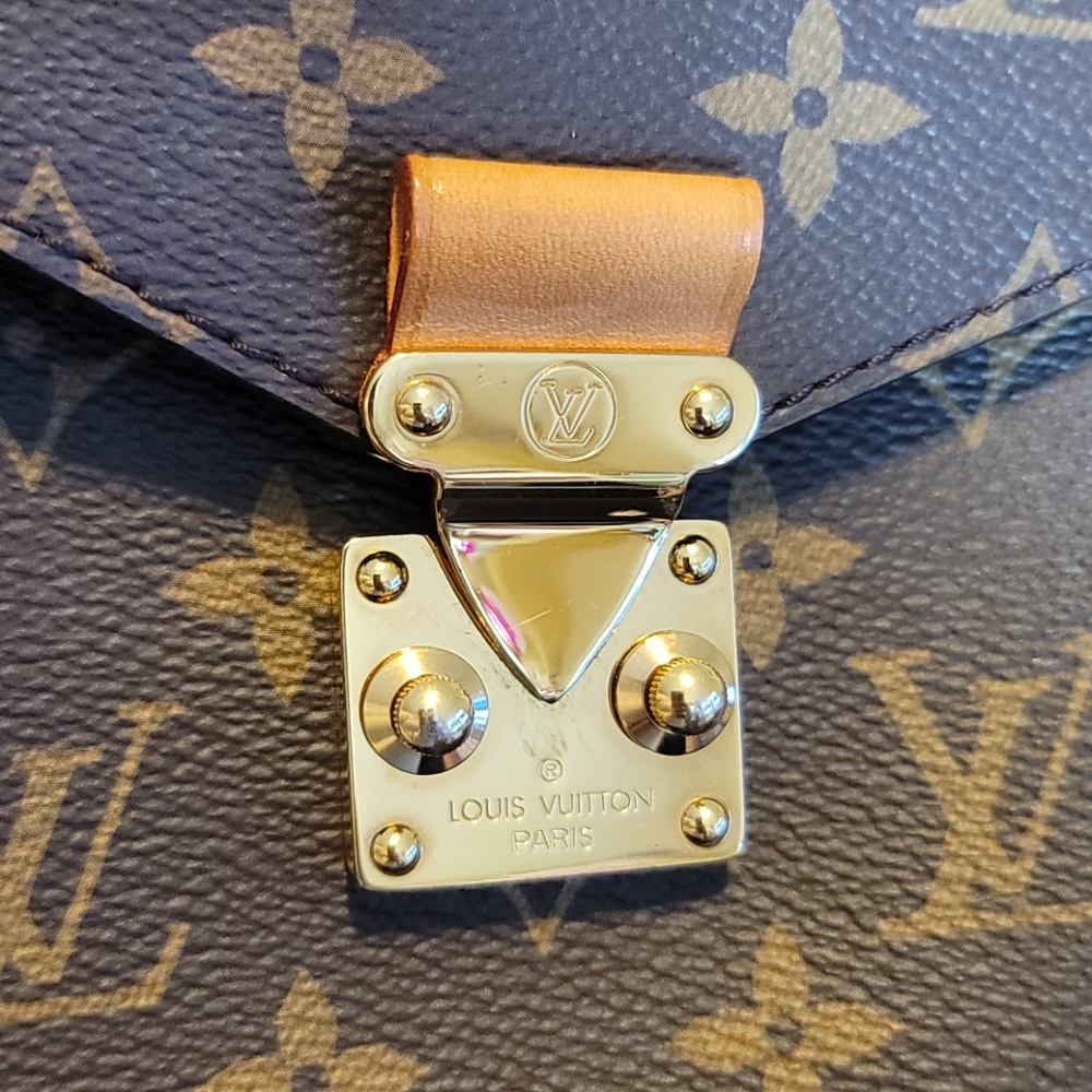 ⚘️Beautiful Louis Vuitton Metis Hobo⚘️ - Picture 12 of 16